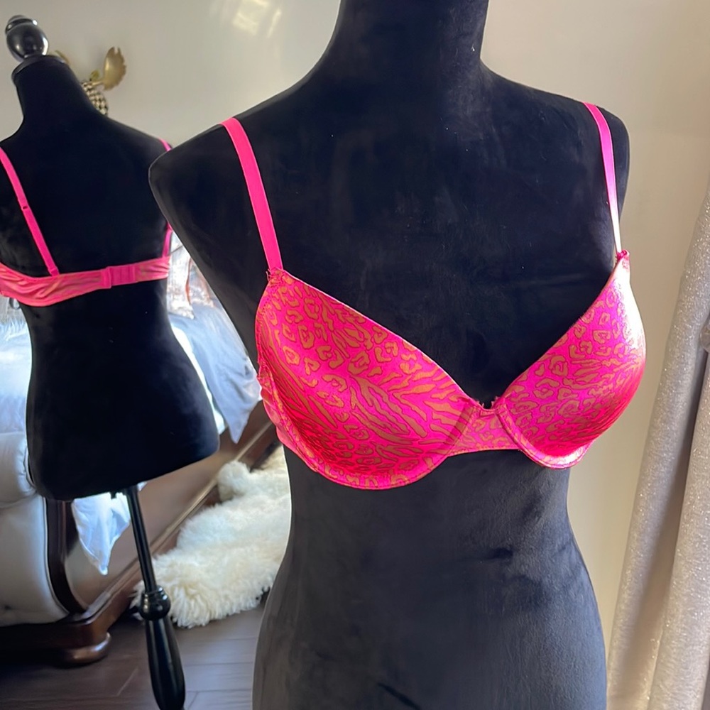 Bright and fun hot pink bra with gold leopard-like print.
